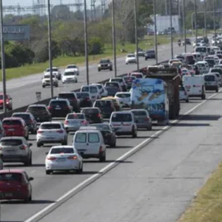 Gran afluencia de autos hacia la Costa Atlántica: más de 2.000 vehículos por hora en Samborombón
