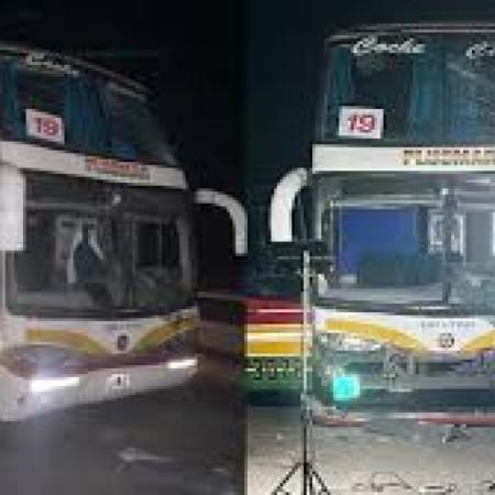 Colisionaron tres micros con hinchas de Estudiantes de La Plata