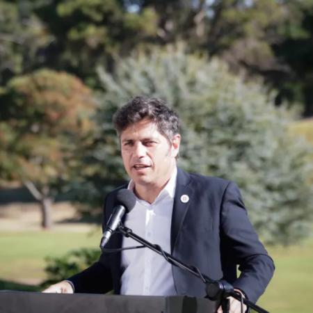 Kicillof cruzó a Milei y advirtió por una “tercera temporada de desgracia” para el turismo