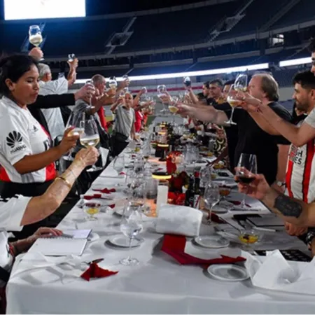 River abrió el Monumental para hinchas que pasaron Año Nuevo en soledad