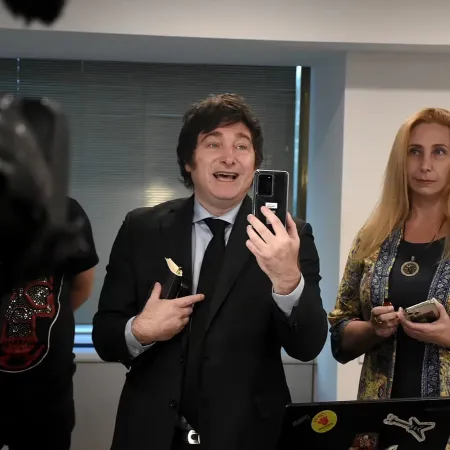 La respuesta de Milei a un ama de casa que lo criticó por su uso de redes