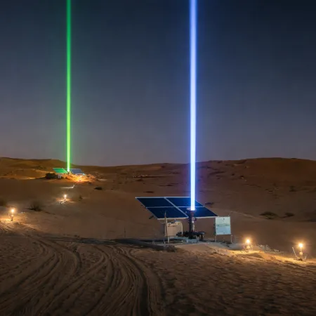 Del riesgo a la guía: el plan de Arabia Saudita con láseres en pleno desierto