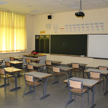 Colegios privados: Milei extendió un histórico beneficio que impacta en las cuotas