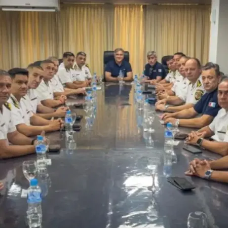 Llaryora reunió a la cúpula policial y lanzó una definición que marca el año