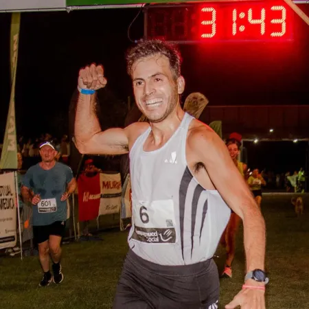 Polémica en una maratón en Río Cuarto: el ganador estuvo acompañado por ciclistas