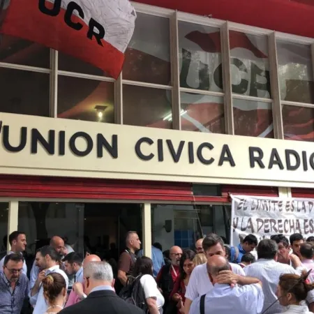 La UCR reclamó una salida democrática en Venezuela y denunció autoritarismo de Maduro