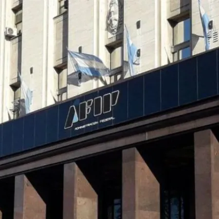 Golpe a la caja de Milei: quinto mes de caída de la recaudación