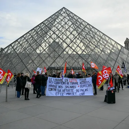 Huelga en el Louvre: retrasan apertura y trabajadores debaten reanudar paro