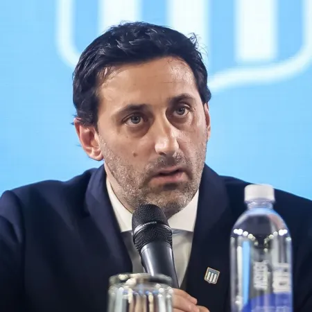 Racing endurece su postura: no habrá negociaciones con River por ningún jugador