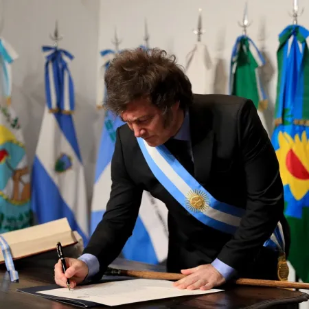 Milei endurece las compras del Estado: qué empresas quedarán afuera desde ahora