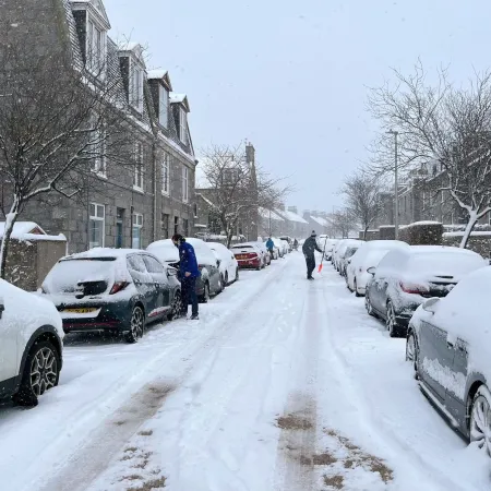 Frío polar paraliza Europa con cierres escolares y caos aéreo