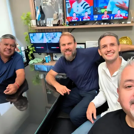 Chiqui Tapia y la AFA: el gesto de los intendentes de Ezeiza y San Vicente