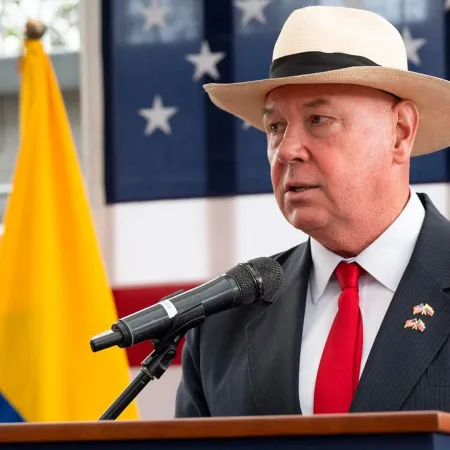 John McNamara: trayectoria, estilo y papel de Estados Unidos entre Colombia y Venezuela