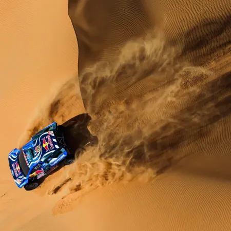 Roma y Sainz se acercan al líder Al-Attiyah en la séptima etapa de autos del rally Dakar