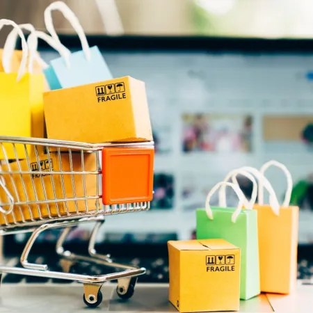 Las ventas minoristas cayeron 5,2% interanual, aunque mostraron una mejora mensual