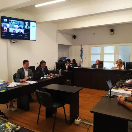 Juzgan a dos gendarmes acusados de realizar tutoriales para ocultar cocaína y eludir controles