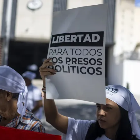 Venezuela libera presos políticos: la jugada oculta del poder interino