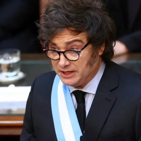 Milei culpó al kirchnerismo tras la suspensión momentánea de su cuenta en inglés