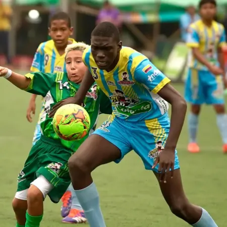 Jhon Sebastián Ruiz: el nene de 12 años y 1,90 que revoluciona el baby fútbol de Medellín