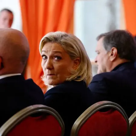 Marine Le Pen enfrenta apelación clave que puede salvar su futuro político