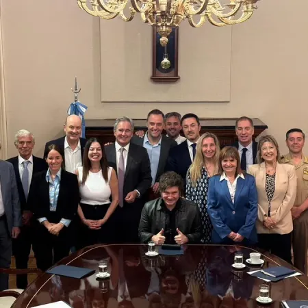 Reforma laboral: Milei corrió a un ministro de la mesa y se esperanza la CGT