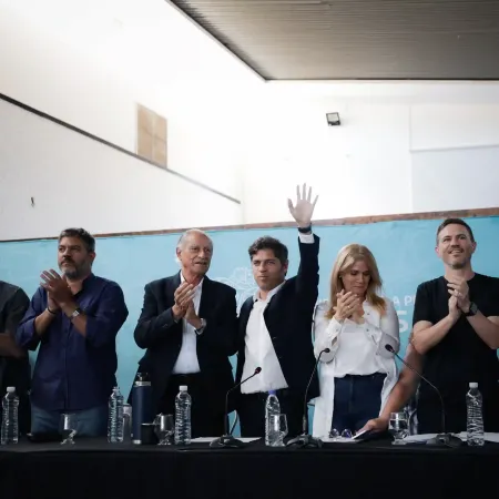 Kicillof activa el MDF desde La Costa y marca la cancha en el PJ contra Milei