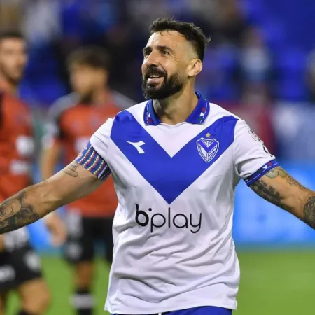 Lucas Pratto y otros 17 futbolistas argentinos lideran el mercado de pases en Chile