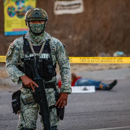 Operativos en Sinaloa y Sonora: qué busca México con su ofensiva contra sintéticos