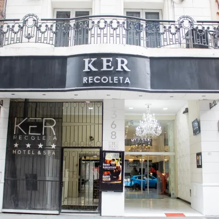 Hallaron muerta a una mujer y a su hijo de 7 años en la bañera de un hotel de Recoleta