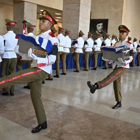 Cuba eleva la tensión con Estados Unidos tras homenajear a 32 agentes caídos