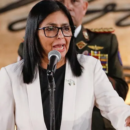 Privatizaciones en la sombra: qué esconde el modelo económico de Delcy Rodríguez