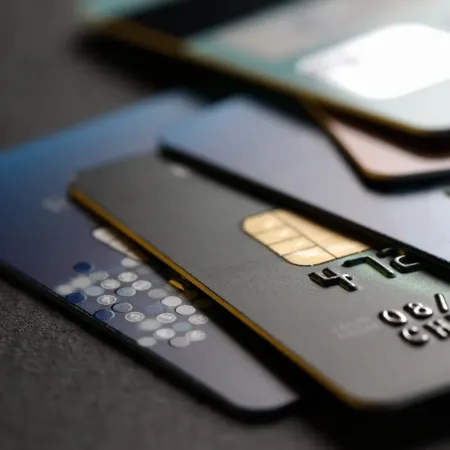 ¿Deudas de tarjeta de crédito? La oposición propone financiarlas con ANSES