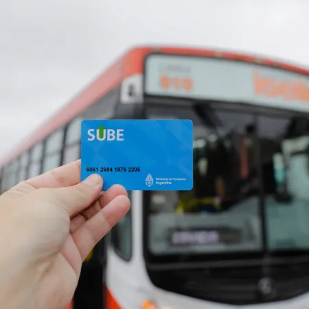 SUBE, tarifas y subsidios: el Gobierno fijó un plus para colectivos a GNC y eléctricos