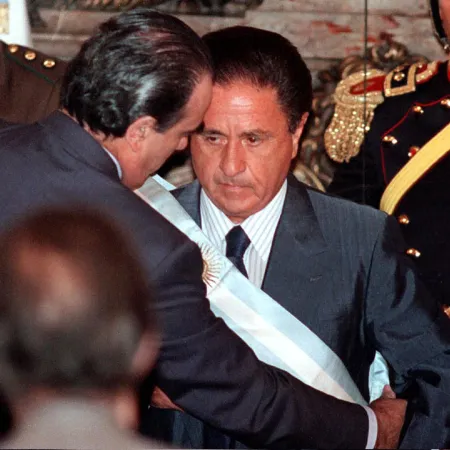 Duhalde, tope de $3.000 para funcionarios y enojo en Casa Rosada: qué pasó hace 24 años