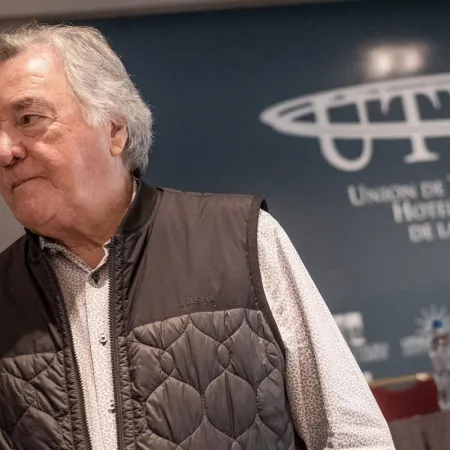 Barrionuevo vuelve a Mar del Plata y reúne a la tropa sindical contra la reforma laboral