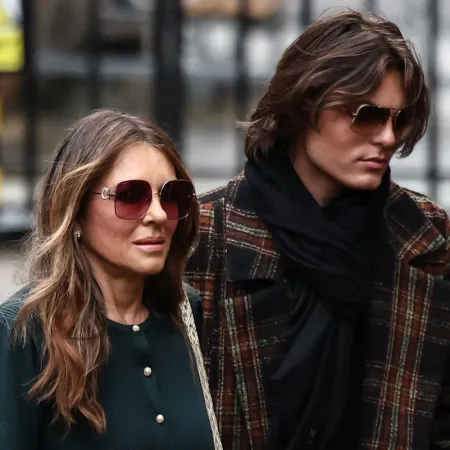 Elizabeth Hurley declaró en Londres y habló de una invasión “brutal” a su vida