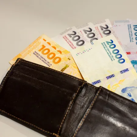 Sueldos que no alcanzan: en noviembre, volvieron a perder con la inflación