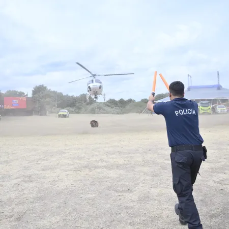 Incendios: Kicillof apareció en Necochea con 4.500 scouts y dejó una frase contra Milei