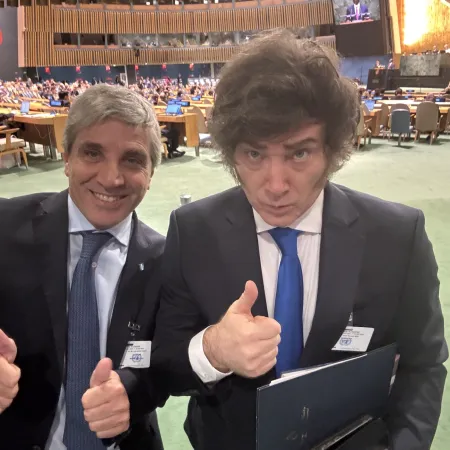 “Toto Caputo Presidente 2031”: el video con Bee Gees que agita al mileísmo