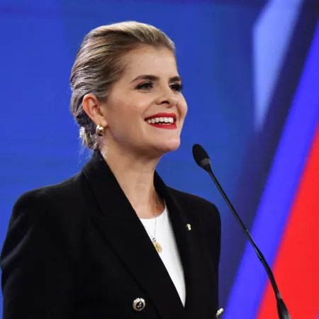 Ansiedad social en Costa Rica: el giro que puede darle el poder a Laura Fernández