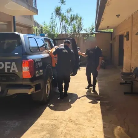 Extraditaron desde Brasil a un hombre acusado de apuñalar al novio de su expareja