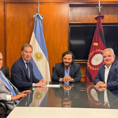 Gobernadores dialoguistas negocian con Santilli el respaldo a la reforma laboral de Milei