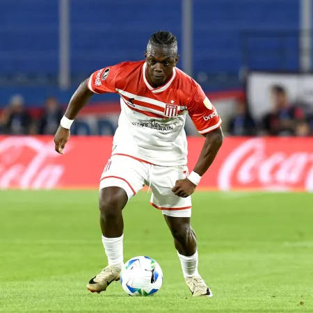 Edwin Cetré al Athletico Paranaense: la cifra que ilusiona a Verón en Estudiantes