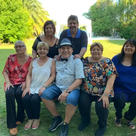 A pedido de las hijas, la Justicia frenó a las hermanas y a Morla por la marca Maradona