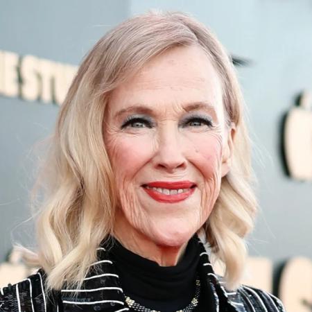 A los 71 años murió Catherine O'Hara, la estrella de Mi pobre angelito