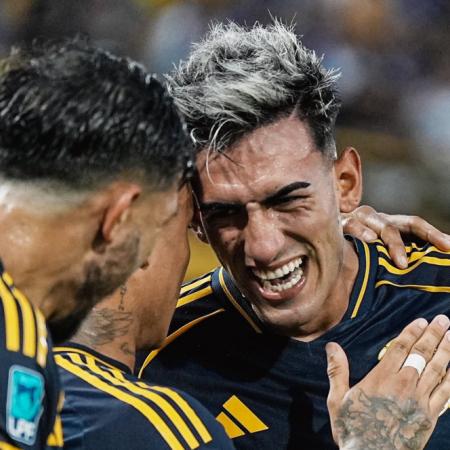 Boca debutó con una victoria sufrida ante Deportivo Riestra con gol de Di Lollo