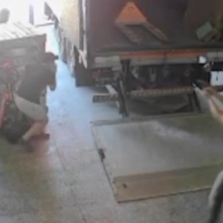 Violento intento de robo en un depósito de Villa Soldati: un ladrón herido de bala y dos prófugos