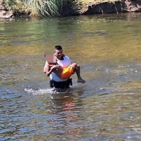Drama en Córdoba: un policía recién egresado rescató a un niño de 11 años que se ahogaba en Despeñaderos