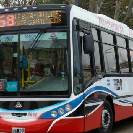 Choque múltiple en Palermo: un colectivero se desmayó y chocó a  cuatro autos y una moto