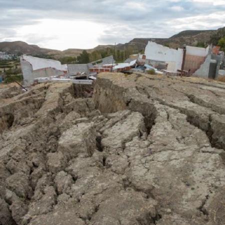 Chubut: un deslizamiento en el cerro Hermitte y más de 260 familias fueron evacuadas